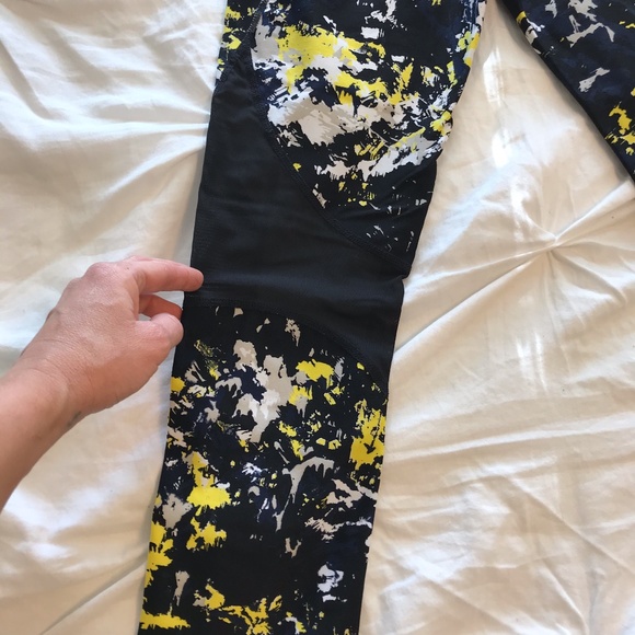 DKNY Sport Leggings w/ Mesh - Picture 3 of 7